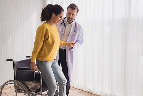 Muletas y/o silla de ruedas